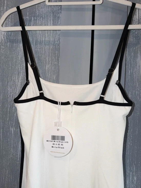 Selfie Leslie White & Black Contrast Midi Dress – Size XS (AU 6) – NWT - Picture 7 of 9